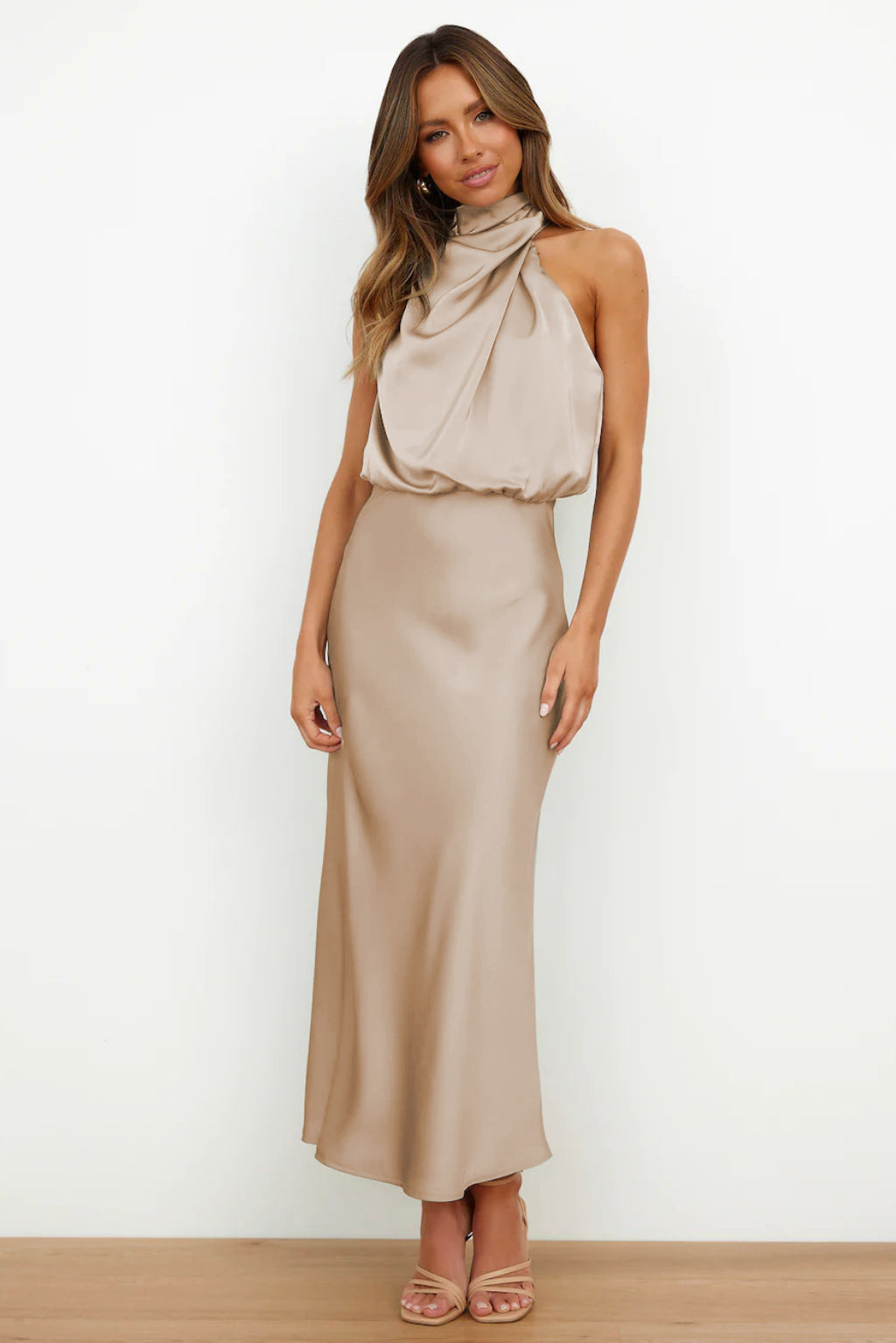 The beauty of satin: high-end satin-feeling long dress with halter neck and off-the-shoulder
