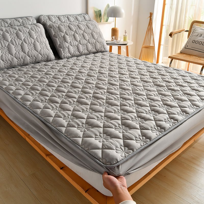 🎁Hot Sale!! 50% OFF-Sale🔥Latest Breathable Silky Mattress Cover